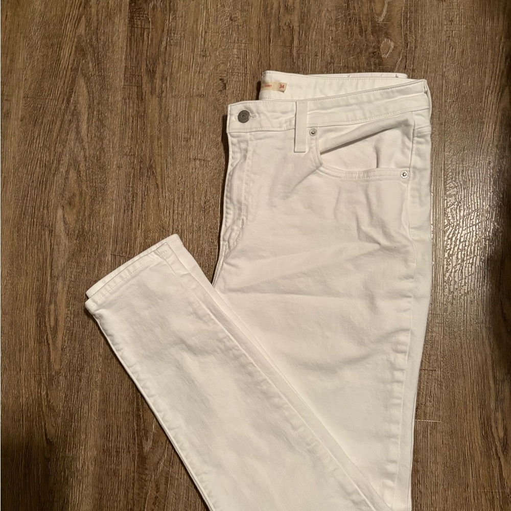 Levi's Women's White Skinny Jeans size 34, inseam 30